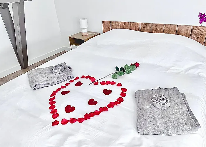 L\'Appartement Du Faye Avec Jacuzzi Prive