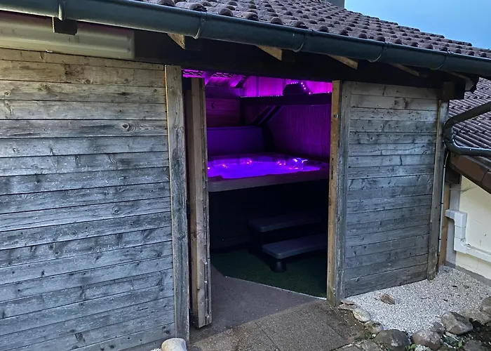 L\'Appartement Du Faye Avec Jacuzzi Prive